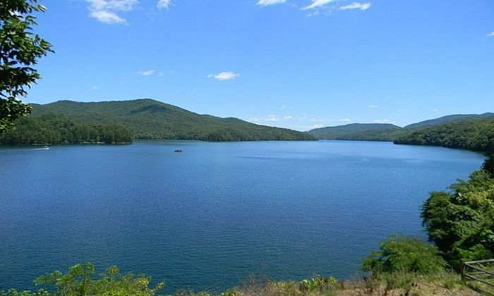 A view of Fontana Lake in the afternoon