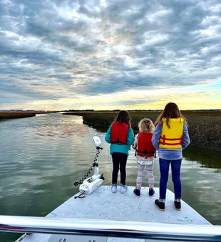 Family adventure on the water! #BoatingLife
