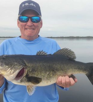 Catching big Bass on beautiful Kissimmee waters