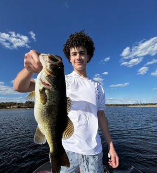 Trophy bass action in Orlando – Florida freshwater fishing at its best.
