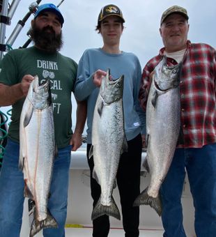 Lake Ontario Fishing: Reel Thrills and Catches!