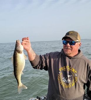 Stinky Fingers Walleye Catch