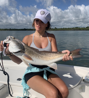 Big redfish scores a win on light tackle in sunny New Smyrna Beach!