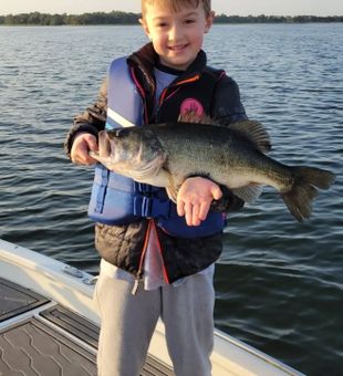 Catching big bass at Headwaters Lake, FL
