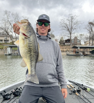 Largemouth Bass: Fishing on Lake of Ozarks