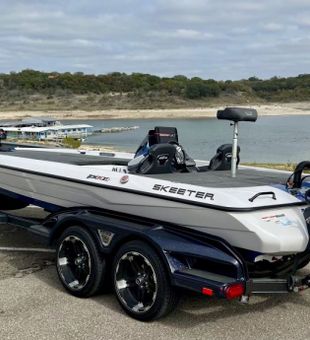 Escape to nature's paradise with 21’ Skeeter boat!