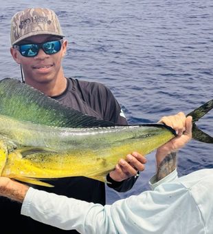 Beautiful mahi mahi catch in Key Largo waters!