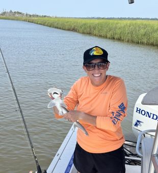Fun moment with a small hammerhead on this inshore adventure!