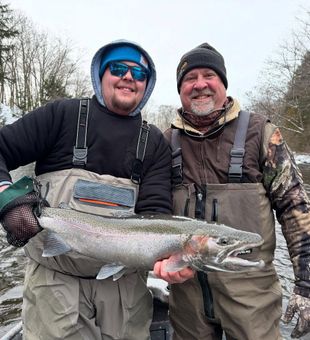 Big smiles and even bigger steelhead! 🎣😁