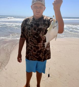 Easygoing fishing days by the shore