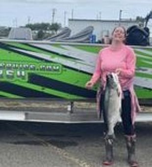 Awesome Chinook Salmon chase!