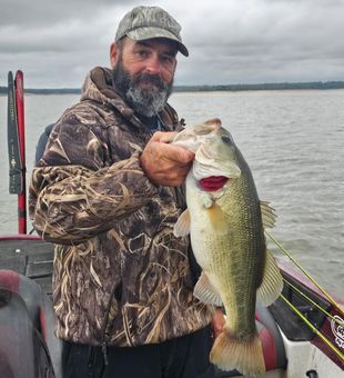 Hooked into some big crappie action deep in the heart of Oakland, Mississippi!