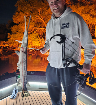 Tampa Bay longnose gar taken with bow fishing precision!