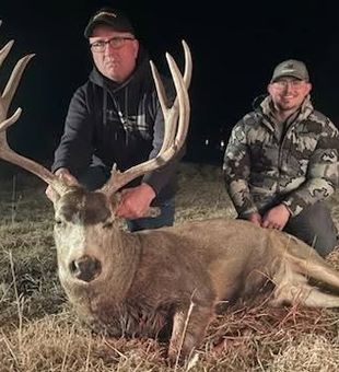 Experience premier deer hunting in Lamar, CO, where wide-open landscapes and expert-guided hunts create the perfect opportunity for a successful Colorado hunting adventure.