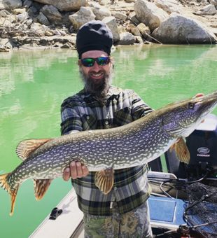 Year-round Pike Fishing at Navajo Lake