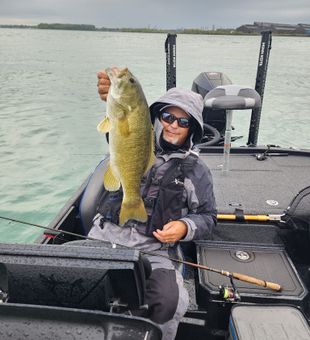 Detroit river bass fishing