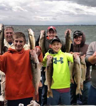Detroit river walleye fishing