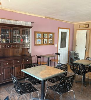 Comfortable dining at our Hale MI fishing lodge.