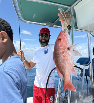 Huge Red Snapper reeled in during a deep sea light tackle adventure!