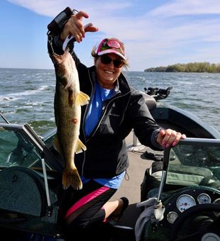 Beautiful Sturgeon Bay walleye makes for perfect fishing success!