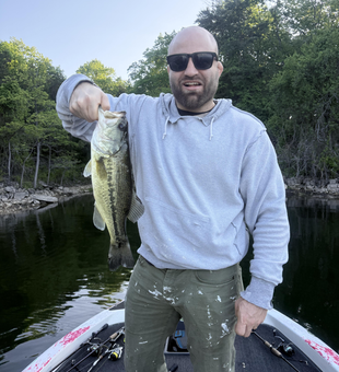 Table Rock Lake spotted bass ready for the photo!