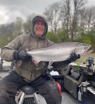 Fishing for Spring Chinook in Columbia River 