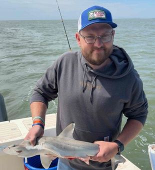 Shark fishing success on the coast – impressive catch!
