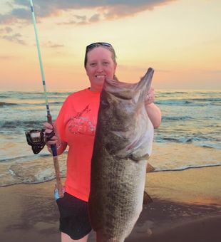 Sunset beauty with a giant Largemouth Bass!