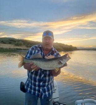 Create lasting memories on a guided fishing charter in Valentine, Nebraska, where great fishing and scenic views come together.