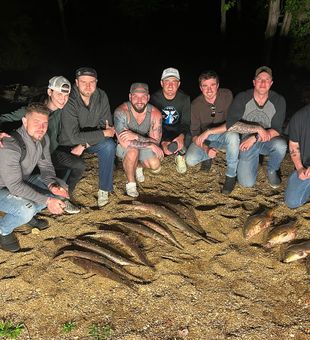 Strong bowfishing crew!