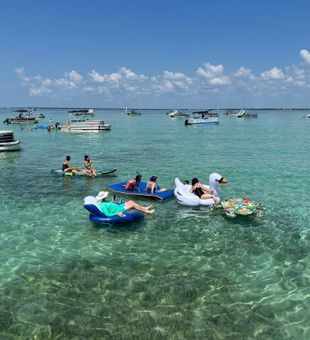 Crystal clear waters perfect for Fort Walton Beach tours!