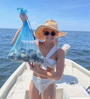 Scalloping in Steinhatchee made simple—clear water, easy limits, great day out.