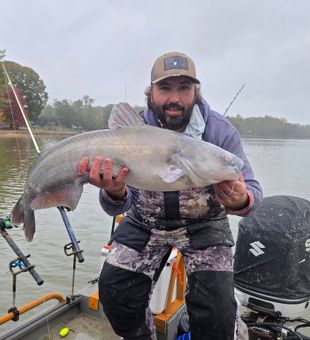 Big blue catfish victory on the lake!