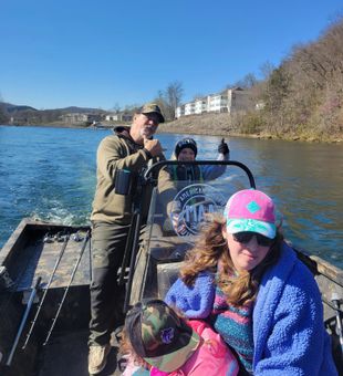 Morning mist, quiet lines, pure Taneycomo therapy.