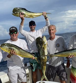 Marathon Mahi-Mahi catch with Discovery Blue!
