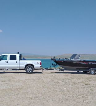 Come aboard my 18' Tracker (Fish and ski) 