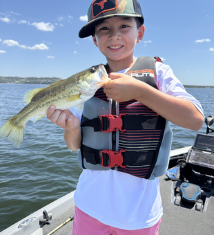 Nice largemouth bass on light tackle fly fishing today!