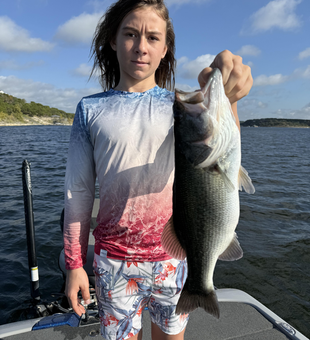 Nice largemouth bass caught on fly fishing with light tackle in clear conditions!