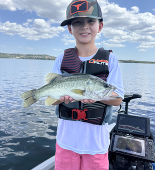 Nice largemouth bass on fly fishing with light tackle at Lago Vista!