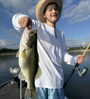 Huge 32-inch Largemouth Bass reeled in with light tackle!