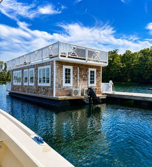 Prime floating accommodations at Wells Harbor ME