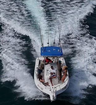 Cruising the waters off Quepos Puntarenas Province!