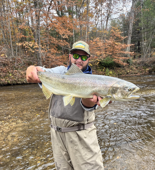 Nice rainbow trout on the fly with autumn colors all around!