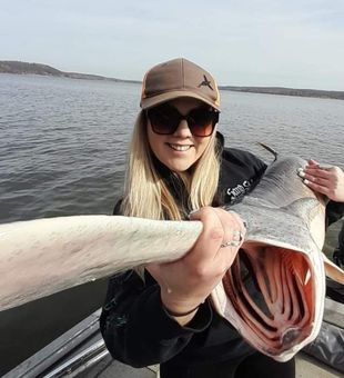 Up close with a giant paddlefish! 🐟🔥