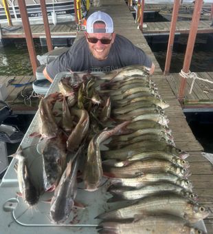 Lake Lavon fishing guide in action