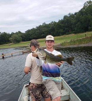 Impressive largemouth bass caught on the lake!