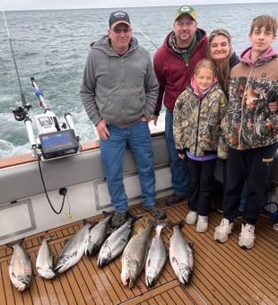 Outstanding Chinook salmon and lake trout action in Sodus Point!