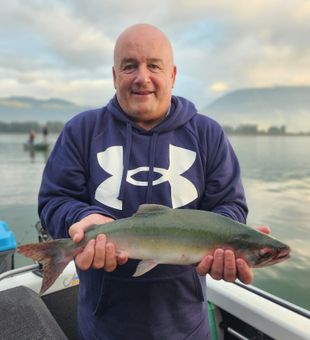 Premier Fraser River Fishing, Catching Salmon