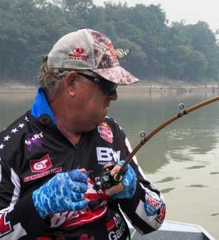 One Cast Away: Bass Professional Guide Service