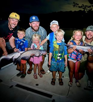 Fun family catfish night on Tennessee water.